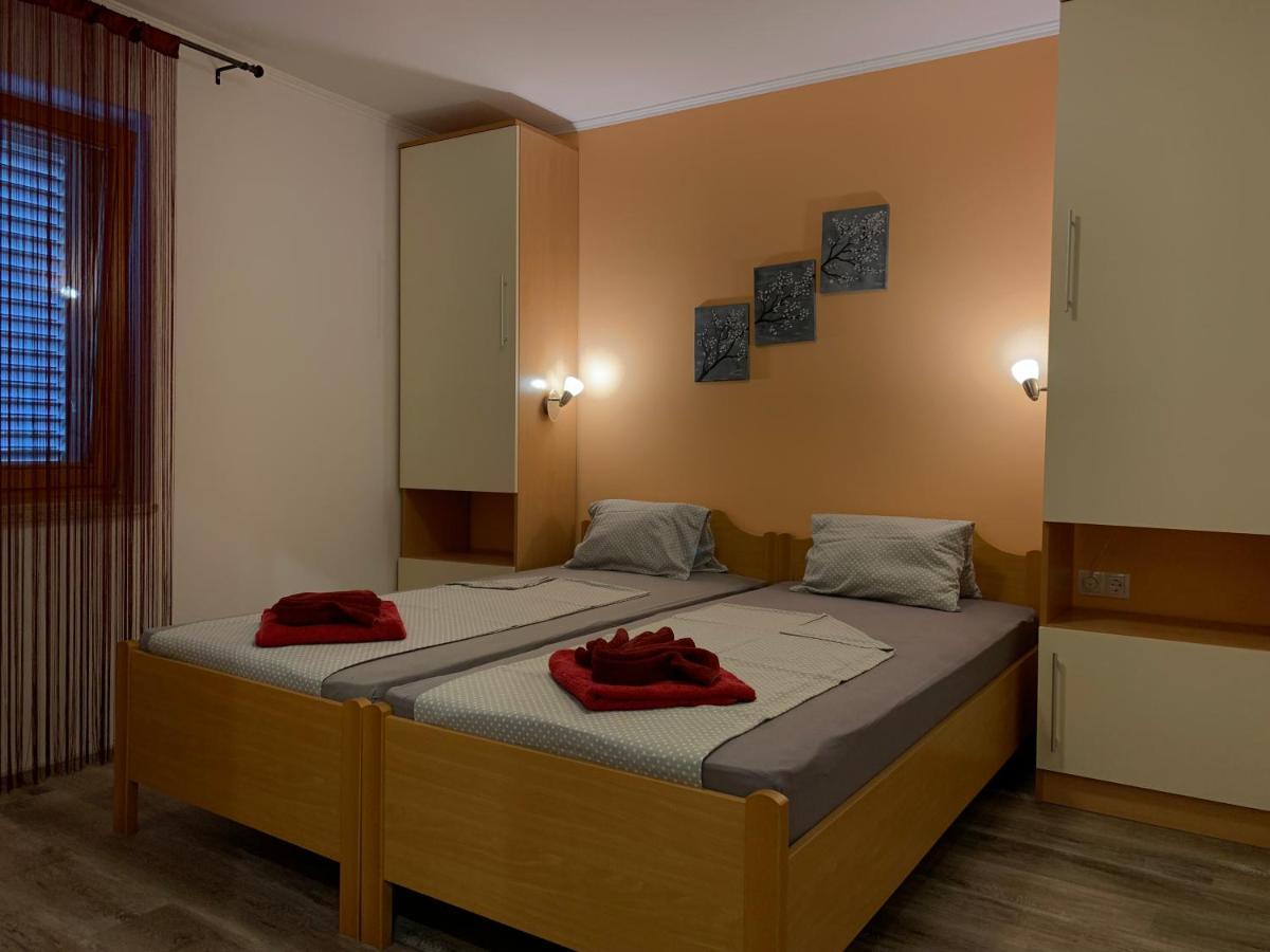 Apartments 4Mios Ražanac Екстериор снимка